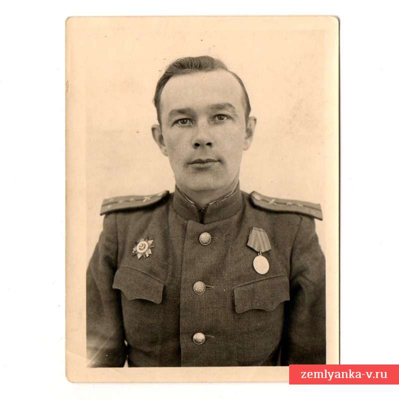 Фото капитана артиллерии Борисова Н.Б. с орденом ОВ