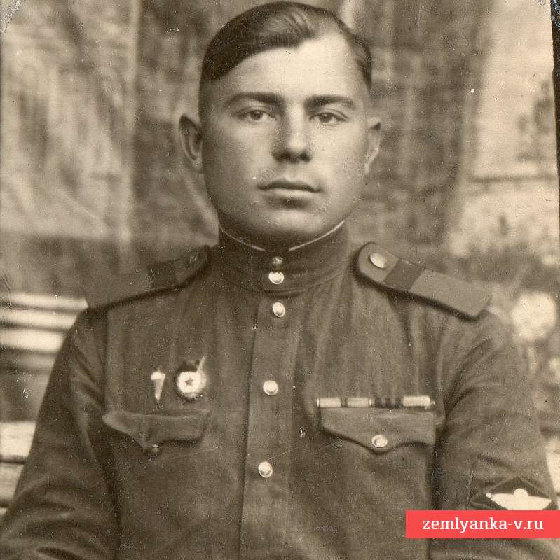 Фото старшего сержанта ВДВ СССР в форме образца 1943 года