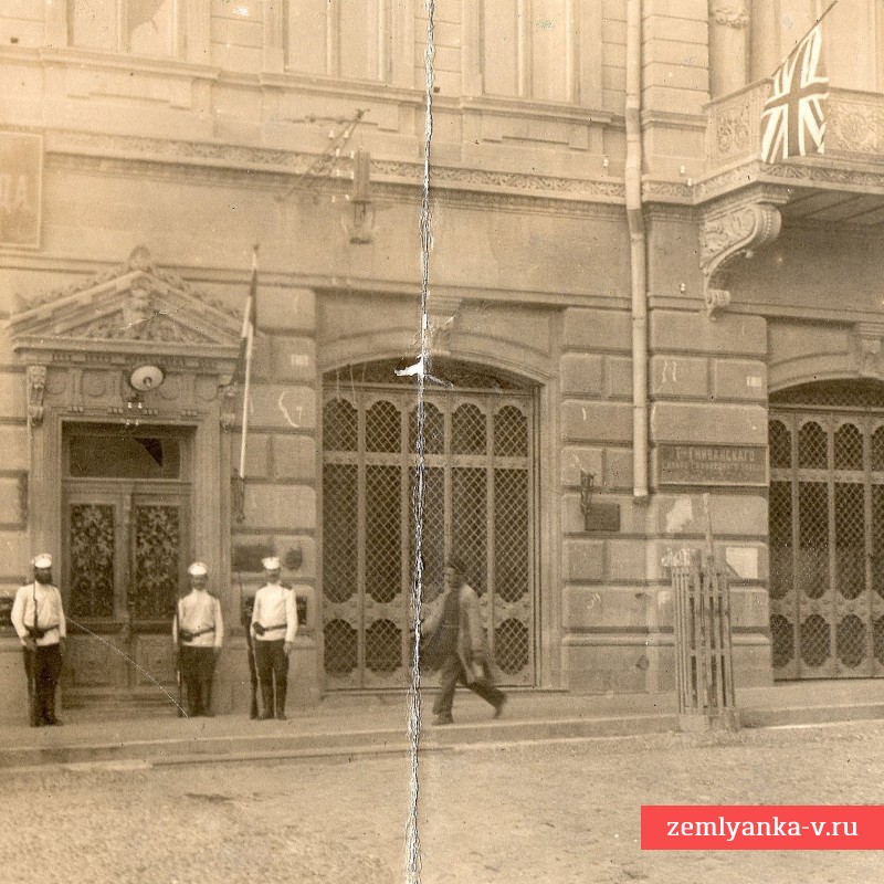 Фото караула у банка (?) в дни революции 1905 г.