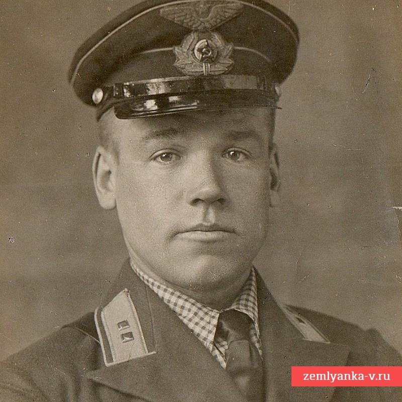 Колоритное фото воентехника 2 ранга ВВС РККА