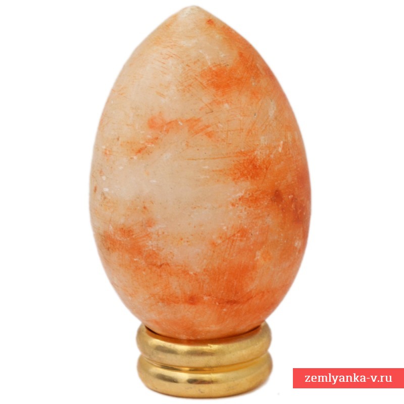 Каменное пасхальное яйцо на подставке