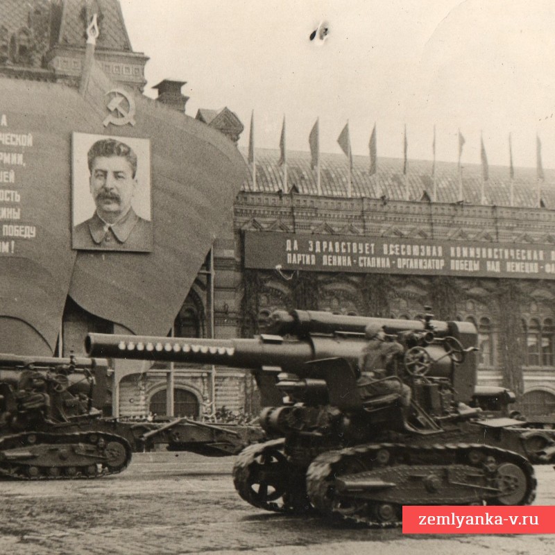 Фото строя САУ на Параде Победы 24 июня 1945 года в Москве, фотохроника ТАСС