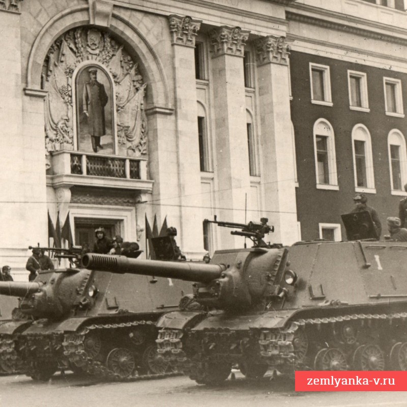 Фото строя САУ на Параде 7 ноября 1945 года в Москве, фотохроника ТАСС