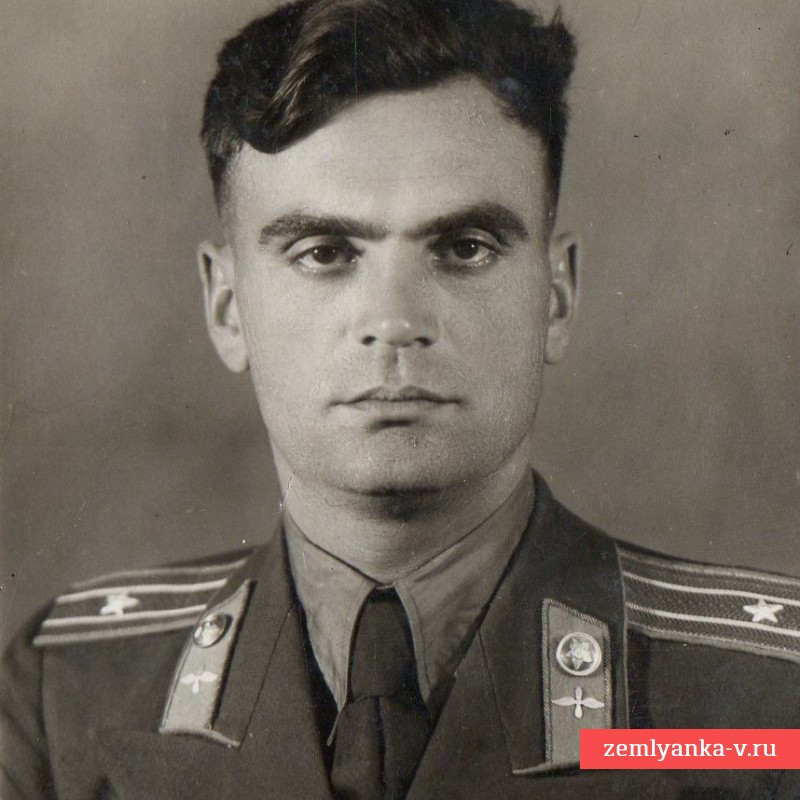 Фото майора Малеваного Н.Н. со знаком летчика образца 1949 г. и рядом польских наград