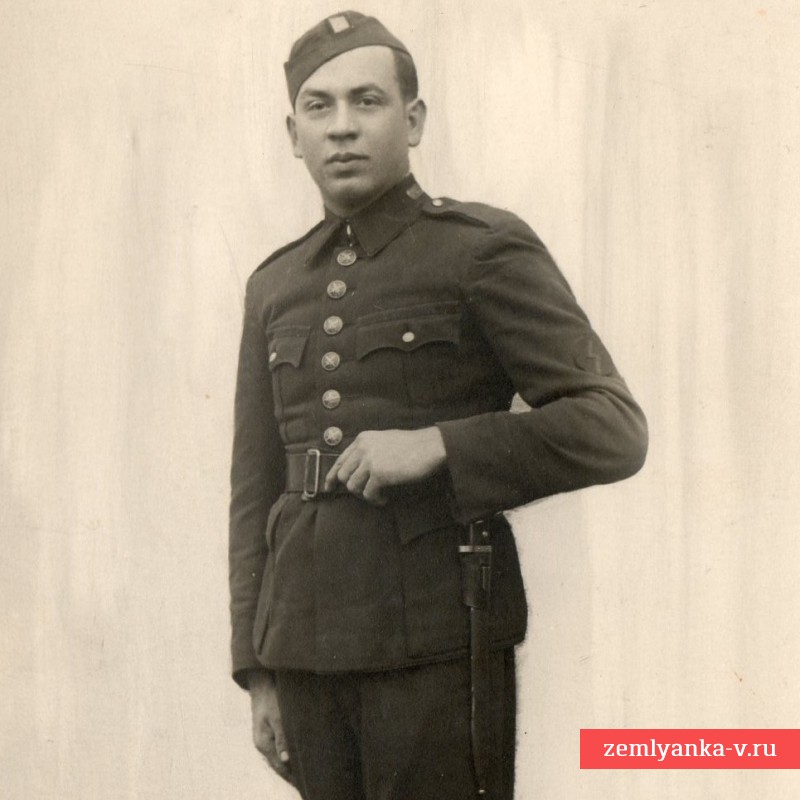 Фото чехословацкого солдата со штыком образца 1923 или 1924 гг к винтовке Маузера