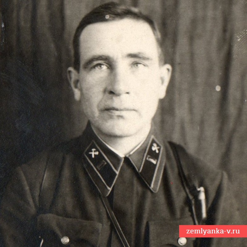Портретное фото капитана 1-го эвакуационного ж/д полка Клевцова А.П.
