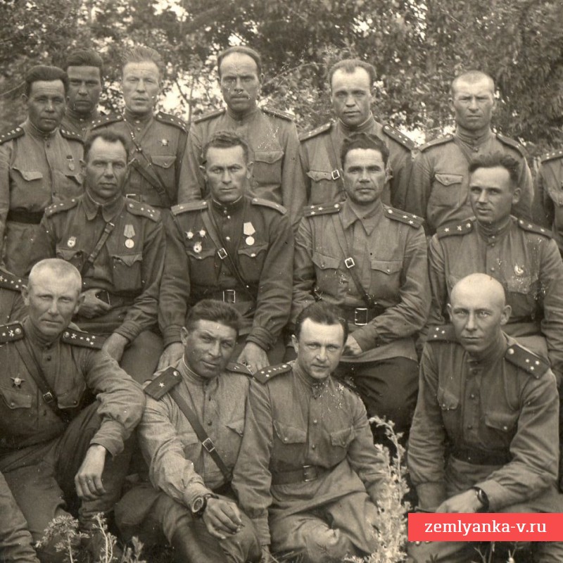 Групповое фото офицеров РККА на Курской дуге, 1943 г.