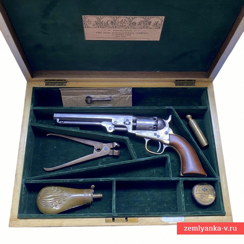 Револьвер системы Colt образца 1849 года в футляре с принадлежностями
