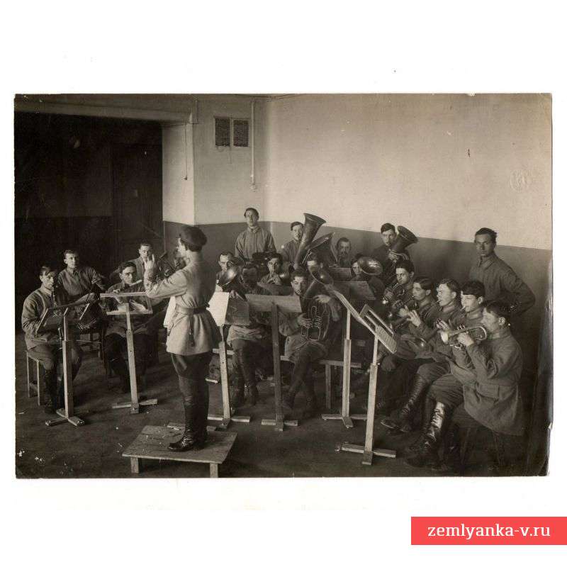 Фото военных музыкантов с «разговорами», 1923 г.