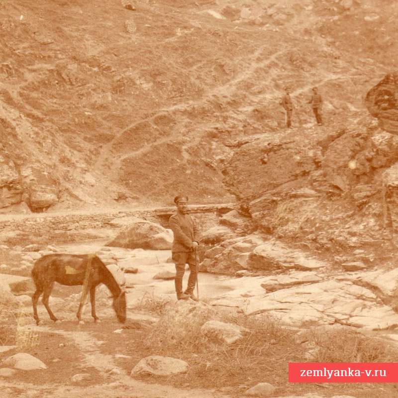 Фото русских солдат у горной реки, 1918 г.