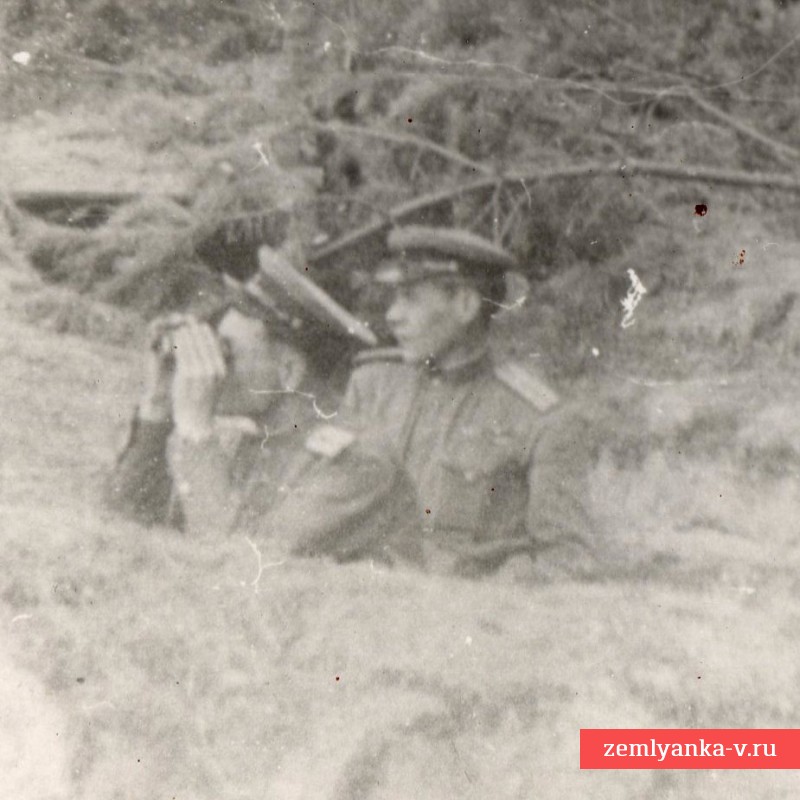Фото советских офицеров в траншее на Курской дуге