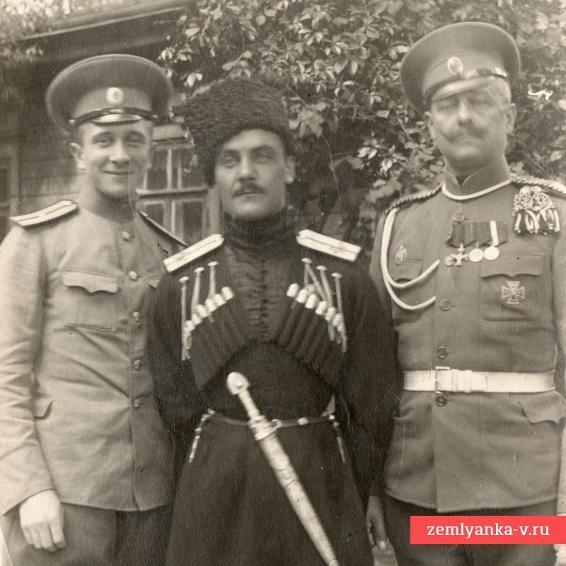 Фото русских кавалеристов, в том числе георгиевского кавалера, в эммиграции