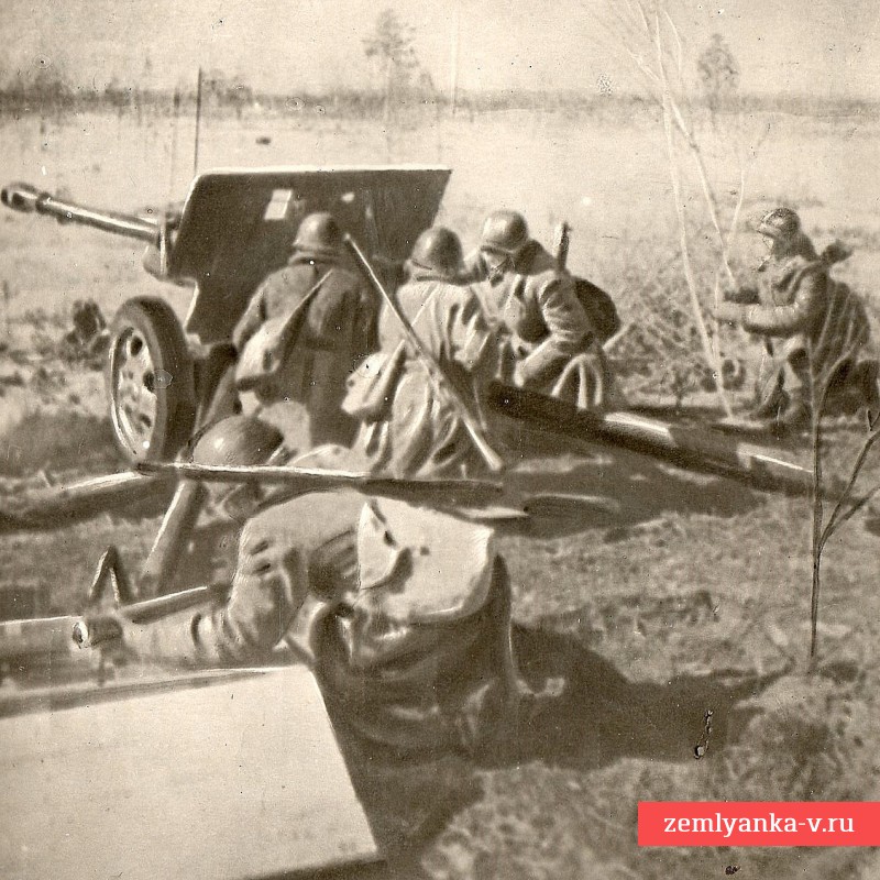 Фото-открытка «Гвардейцы ведут огонь по гитлеровцам», 1943 г.
