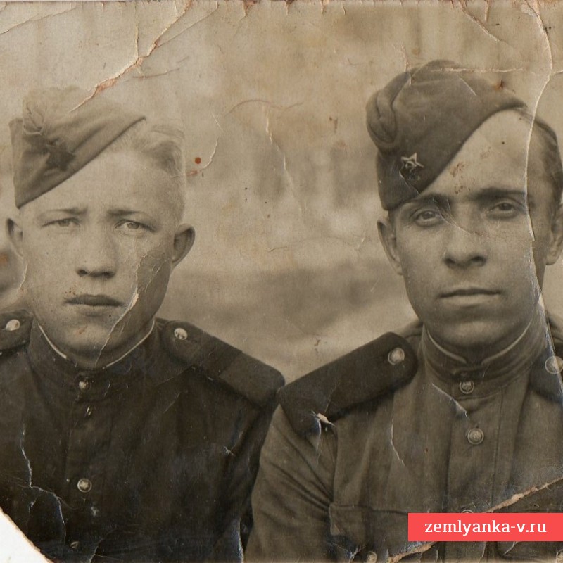 Фото сержанта и рядового пехоты РККА, 1944 г.