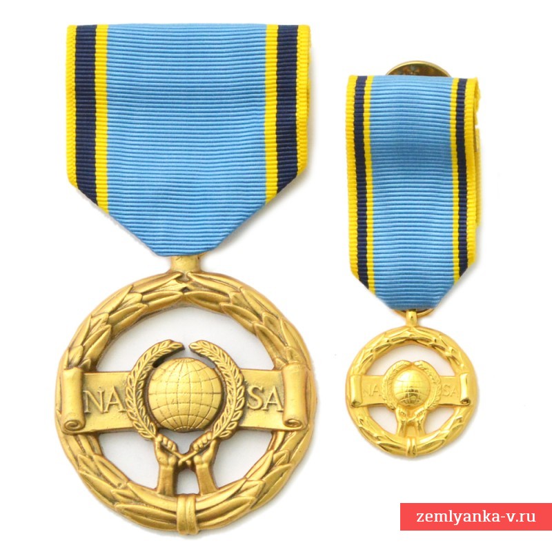 Медаль NASA «За исключительные заслуги» с миниатюрой
