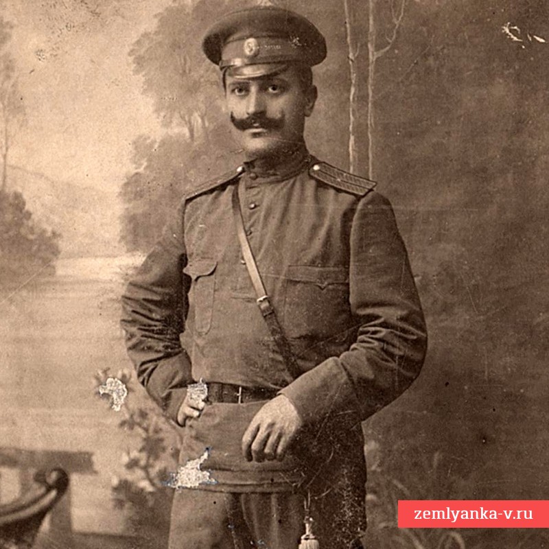 Фото военного чиновника кавалерии РИА с шашкой образца 1881/09 гг 