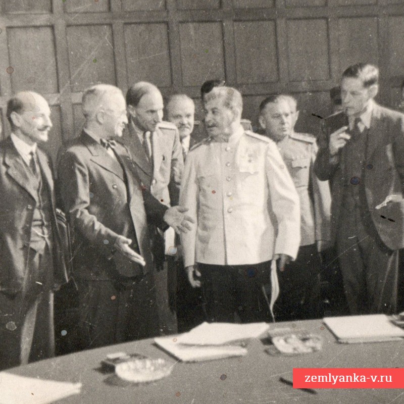 Фото И.В. Сталина с партийными работниками и военными
